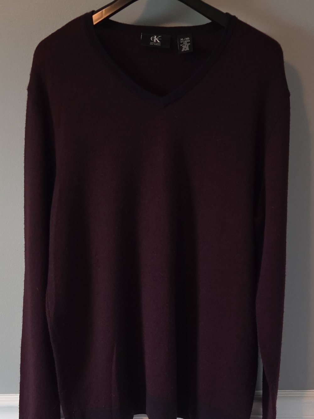 Calvin Klein Men's V-Neck Merino Wool Soft Sweater in Deep Plum XL